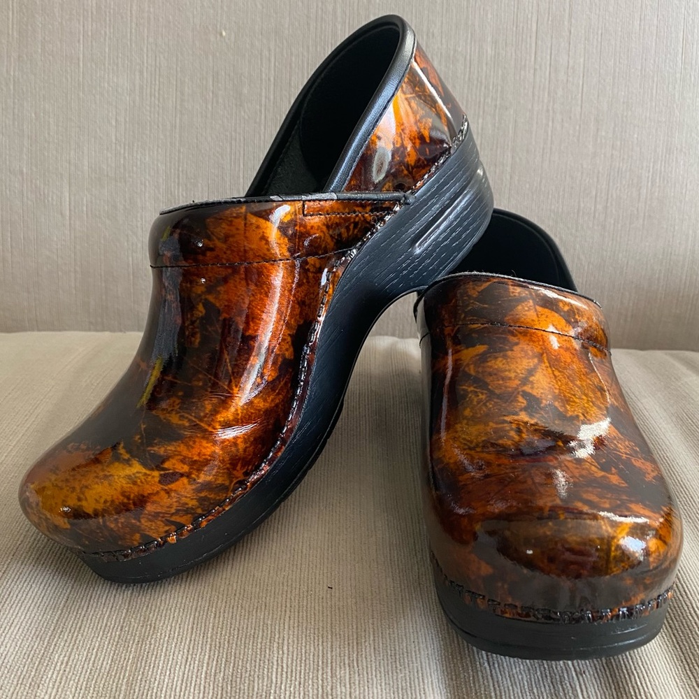 DANSKO PROFESSIONAL bronze swirl 
PATENT LEATHER CLOGS/mules size 37 shoes